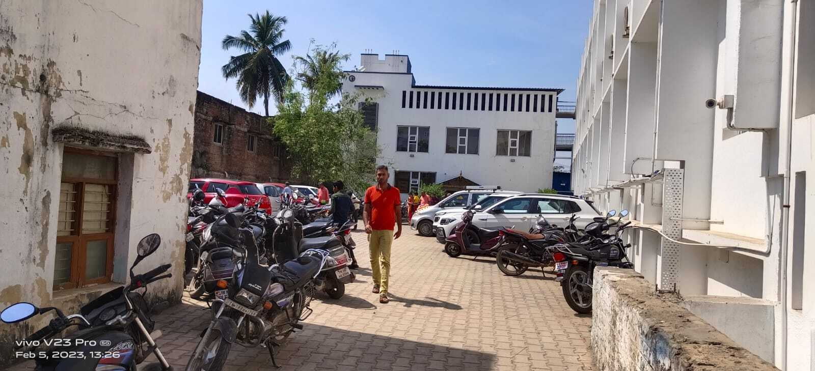 SVTM PONNERI - PARKING