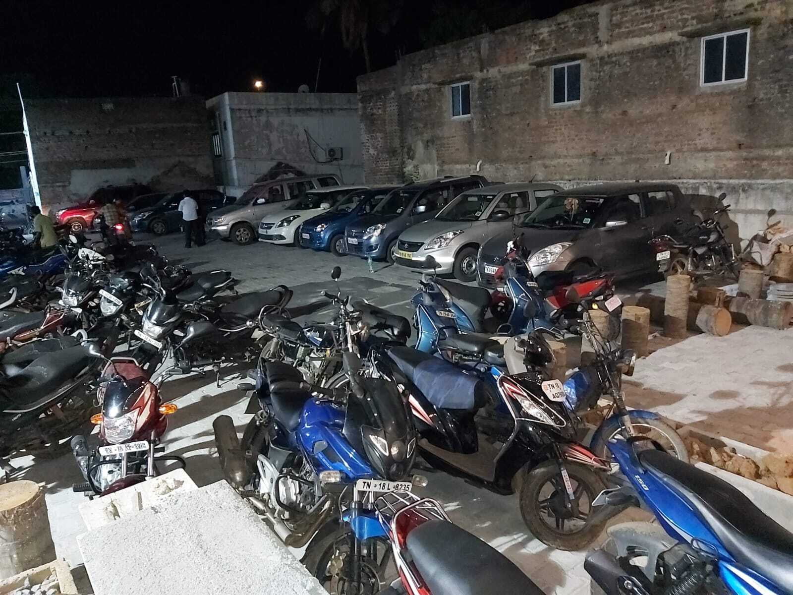 SVTM PONNERI - PARKING