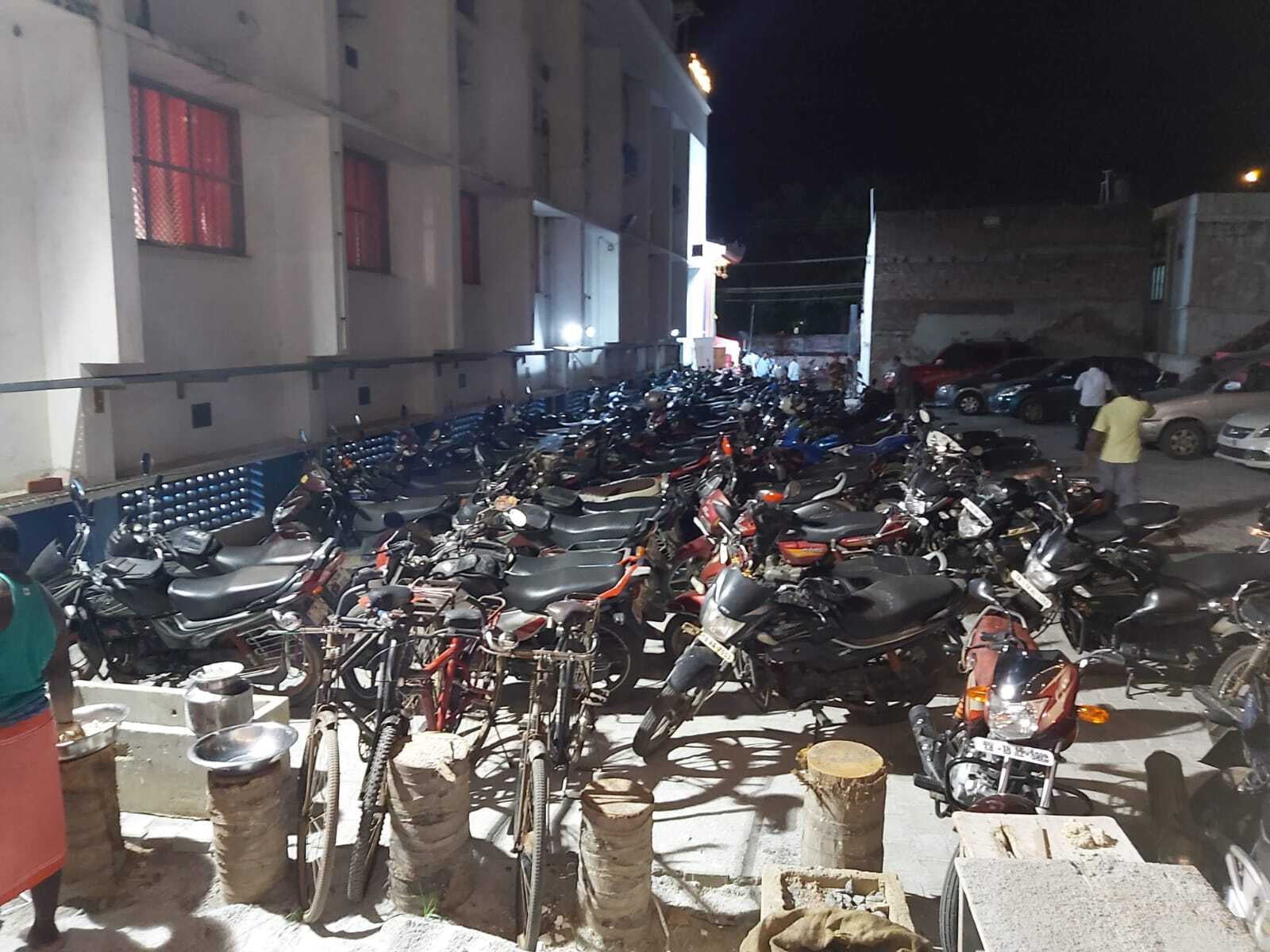 SVTM PONNERI - PARKING